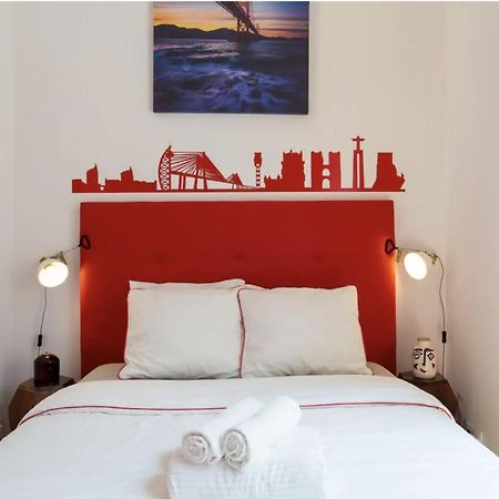 Beautiful 3-Story House In Chiado With A 40M² Private Terrace Apartamento Lisboa Exterior foto