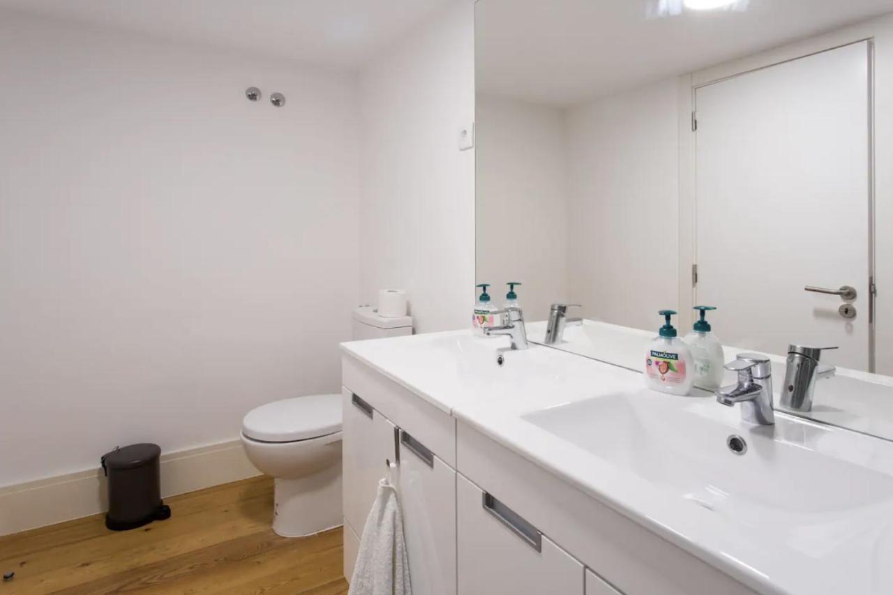 Beautiful 3-Story House In Chiado With A 40M² Private Terrace Apartamento Lisboa Exterior foto