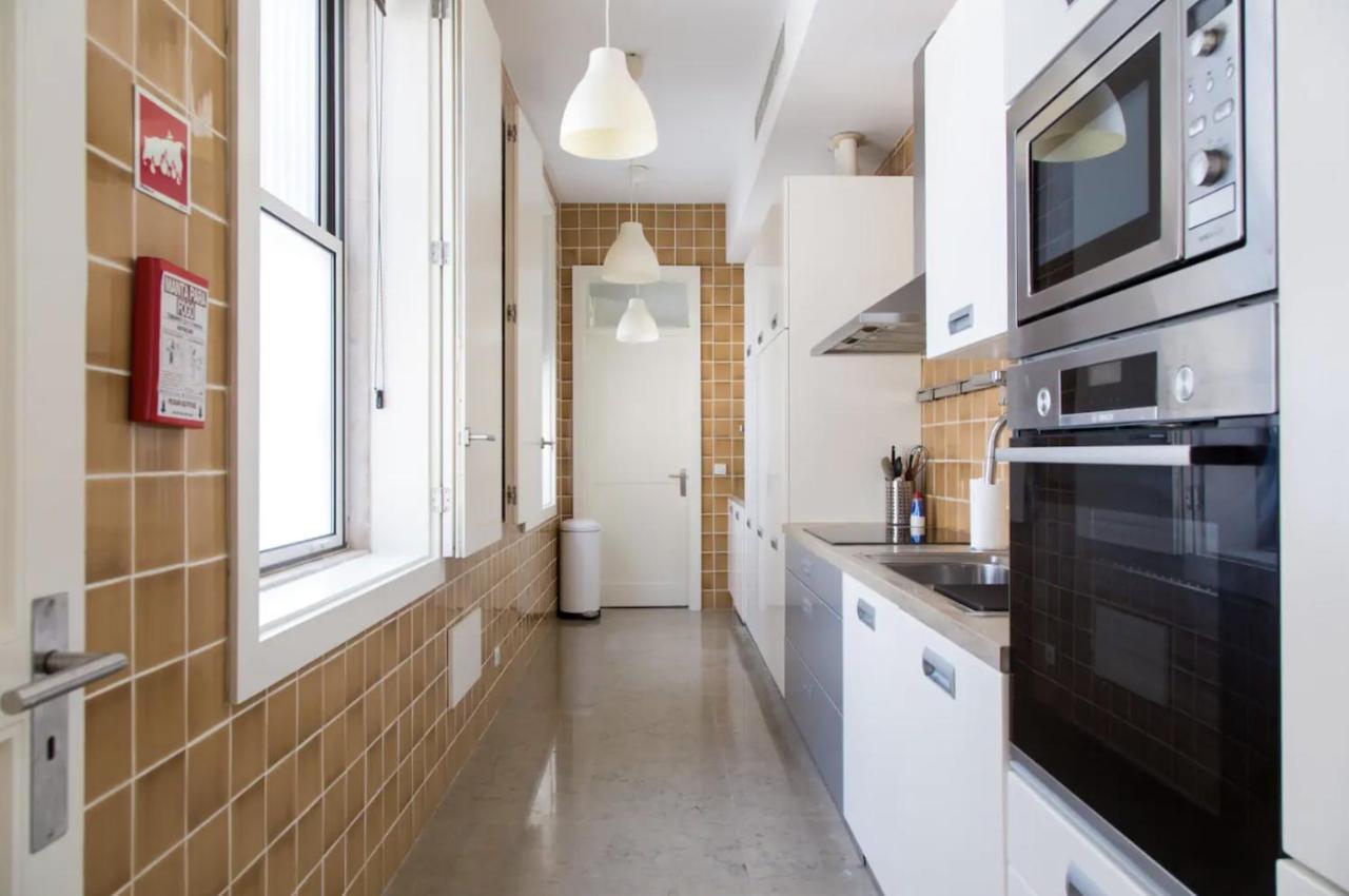 Beautiful 3-Story House In Chiado With A 40M² Private Terrace Apartamento Lisboa Exterior foto